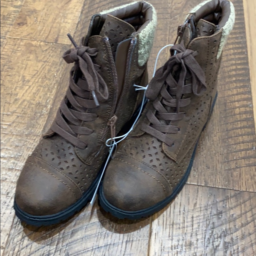 NWOT Girls brown lace up and zip up justice boots